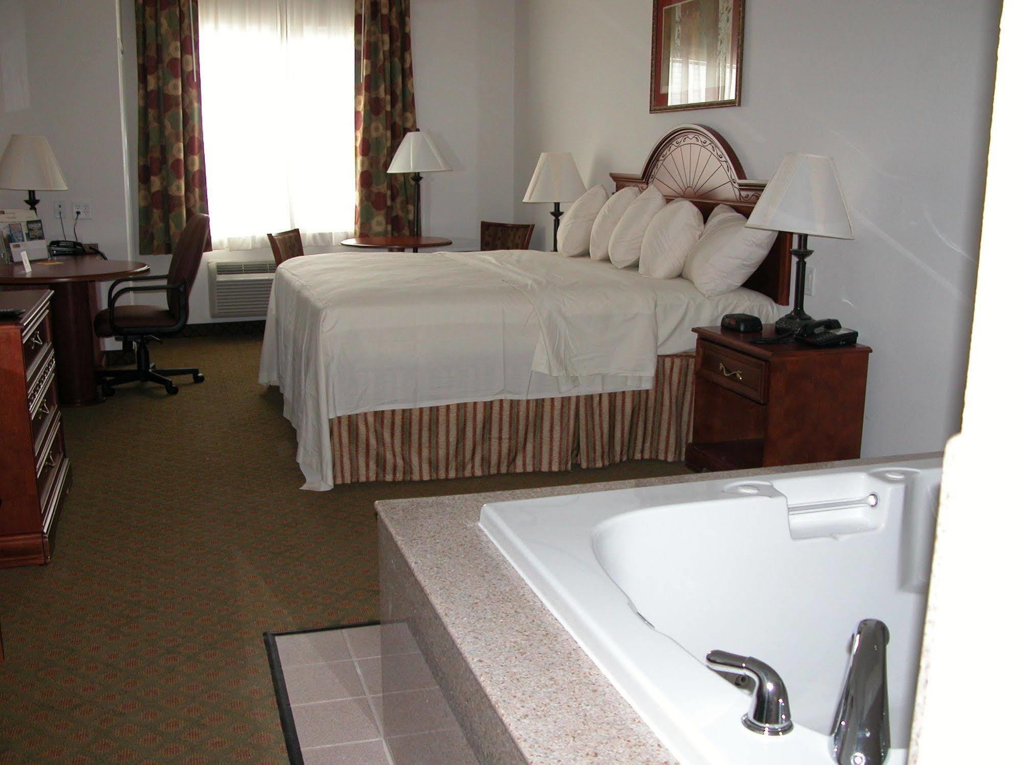 Budget Host Inn And Suites Cameron Exterior photo